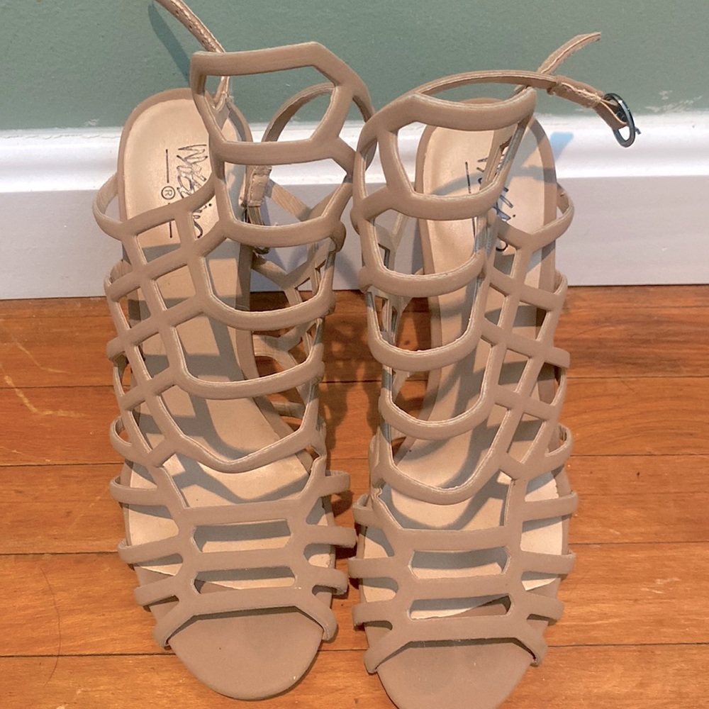 Target heels, size 6, matte nude color